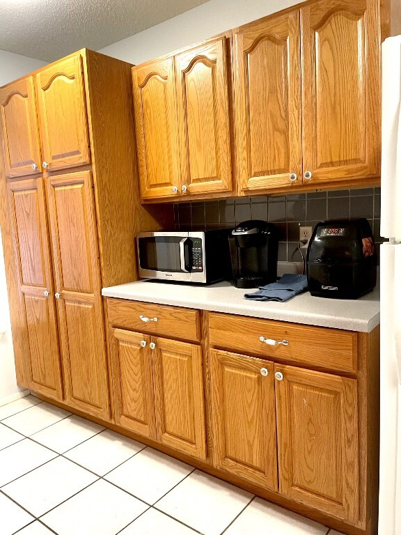 Building Photo - 2425 Ashdale Dr
