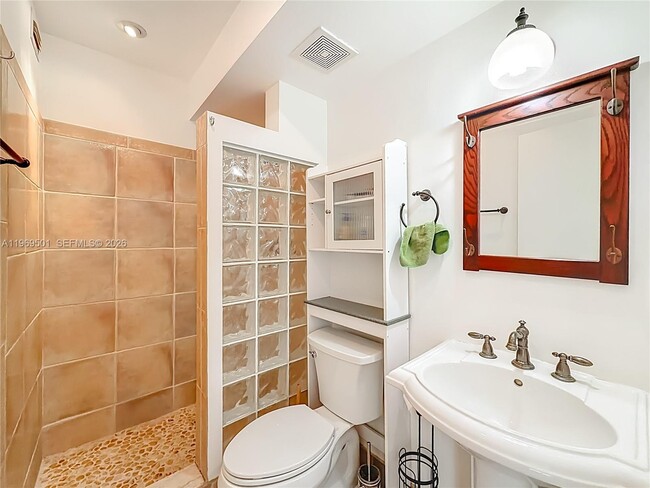 Building Photo - 2133 N 14th Ave