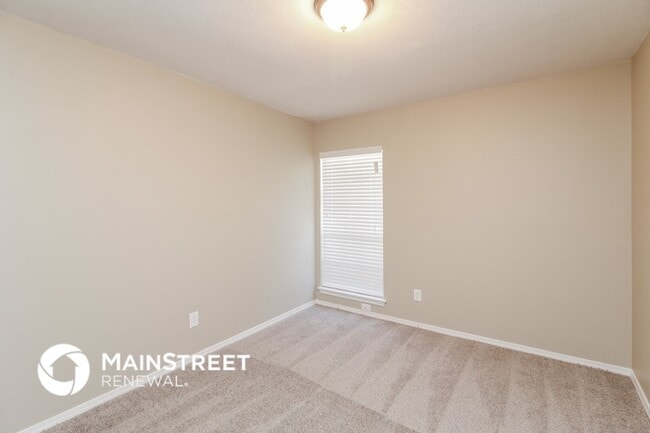 Building Photo - 8414 Kensington Dr