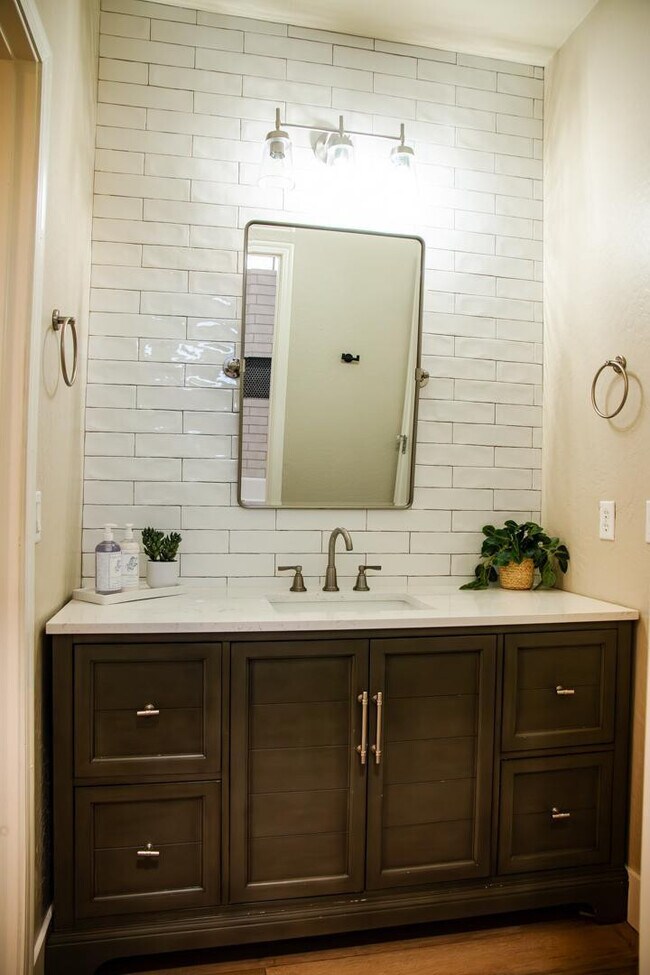 Building Photo - 1874 S 160th Ln