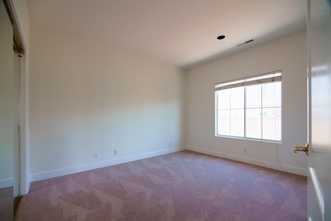 Building Photo - 26148 Legends Ct