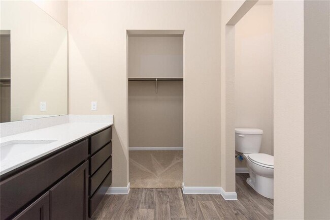Building Photo - 216 Hess Dr
