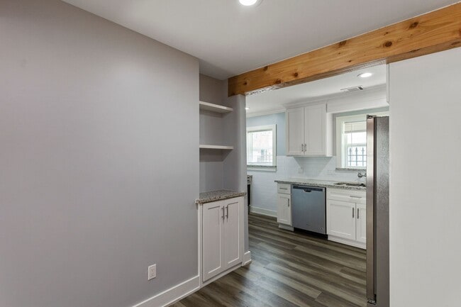 Building Photo - 2005 Portsmouth St