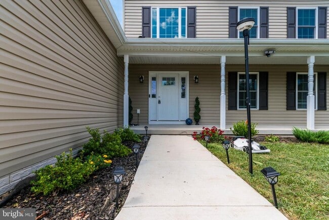 Building Photo - 342 Europa Way