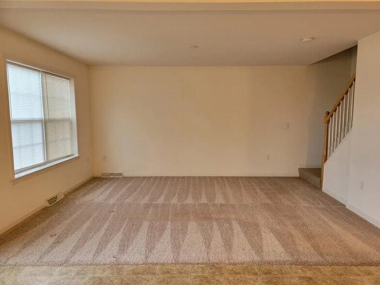 Building Photo - 701 Winding Ln