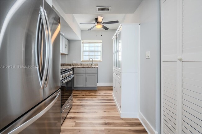 Building Photo - 2383 Flamingo Dr