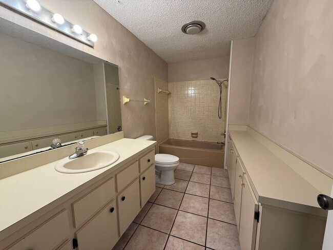 Building Photo - SLEEPY HOLLOW 3/2/2 Pool Home
