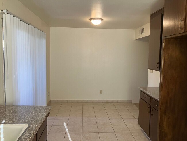 Building Photo - thornton2809 - 5.4/0/0 - R