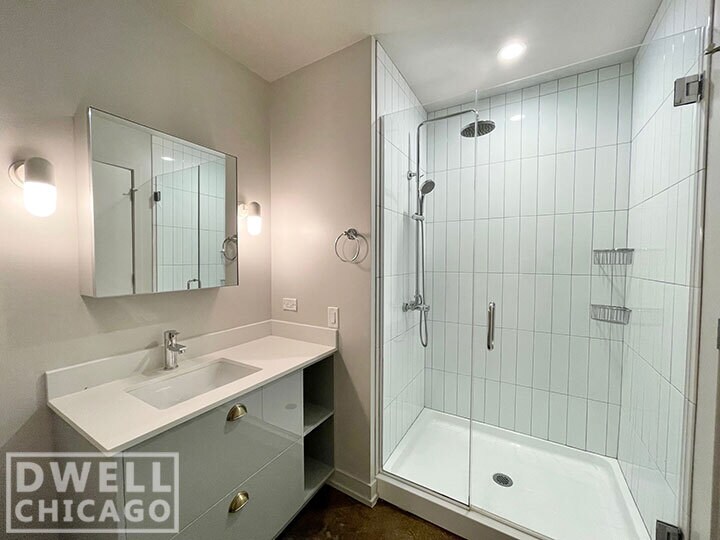 Building Photo - 152 W Huron St