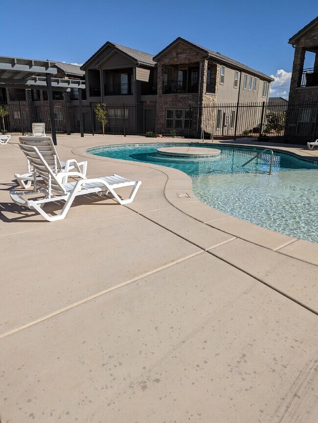 Building Photo - Azalea Townhome Poolside Living 3 Bed 2.5 Bath Smart Home
