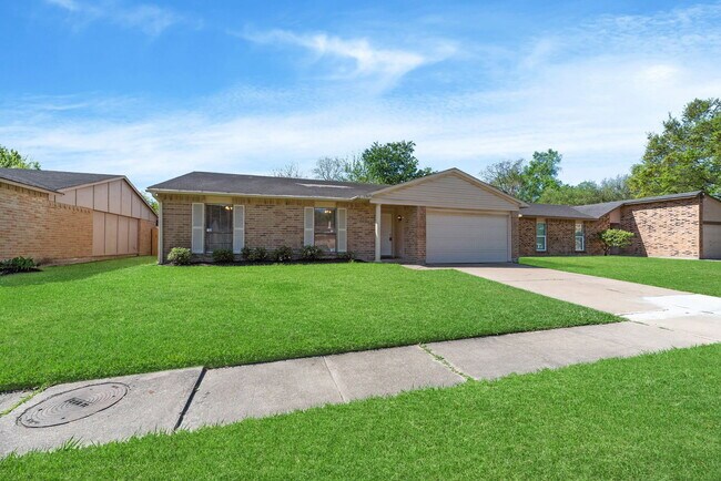 Building Photo - 17615 Autumn Hills Dr