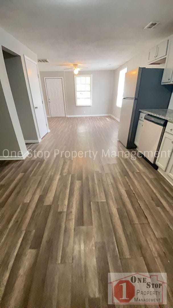 Building Photo - 2 Bedroom 1 Bathroom home in Kansas City!
