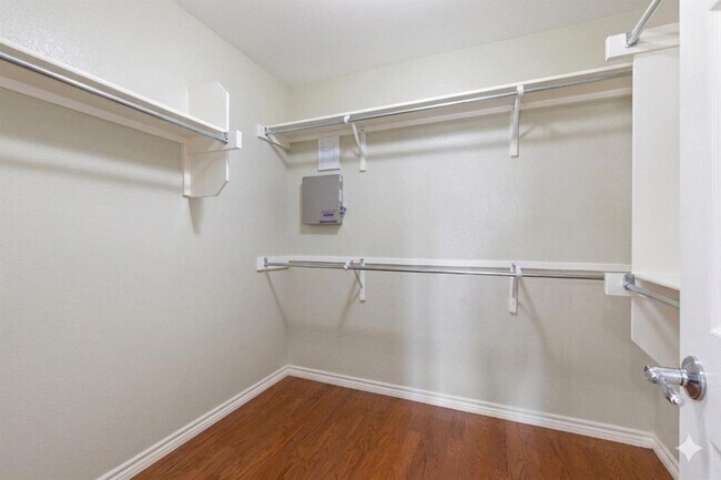 Building Photo - 1121 Sweet Gum Dr