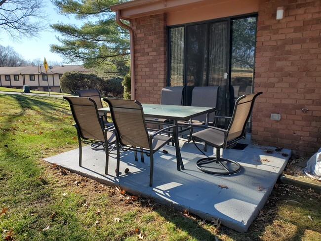 Building Photo - 2785 Bingham Dr