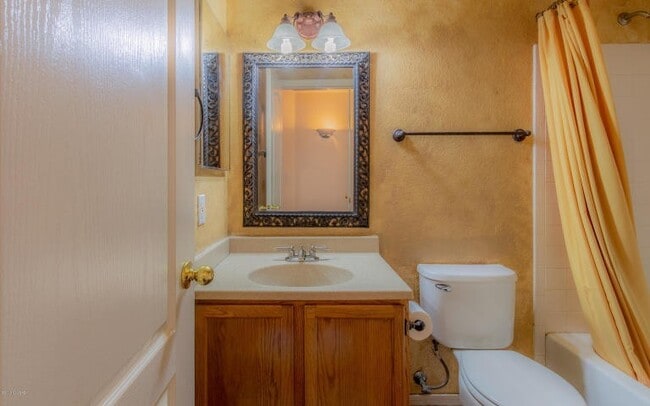 Building Photo - 3Bdrm / 2Ba  Bright & Clean near Thorneydale/Hardy