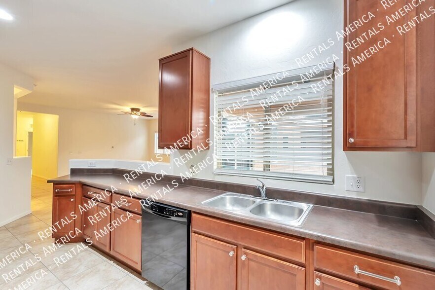 Building Photo - 8960 N Country Home Ln