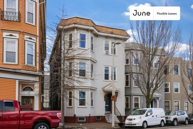 Building Photo - 823 Dorchester Ave