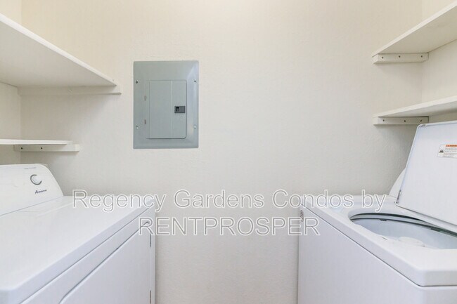 Building Photo - 4301 Lizshire Ln