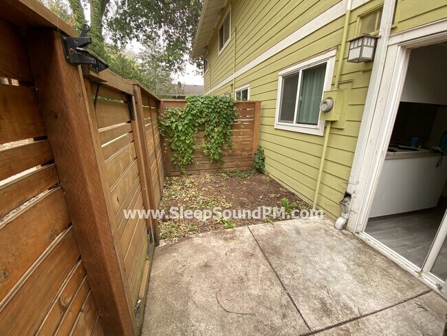 Building Photo - 3123-3153 SW Dolph Ct