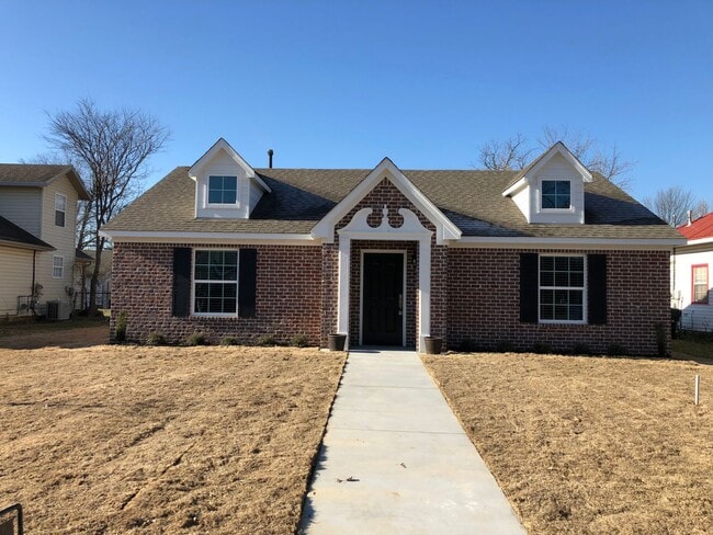 Building Photo - Brick Colonial - 3 Bedroom 2 Bath 1 Car Garage