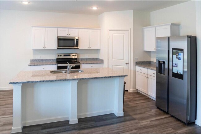 Building Photo - 1609 Shadow Hawk Dr