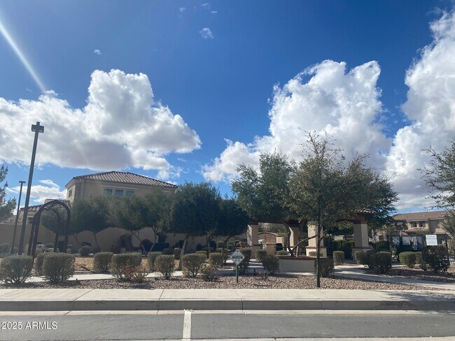 Building Photo - 1945 W Yellowstone Way