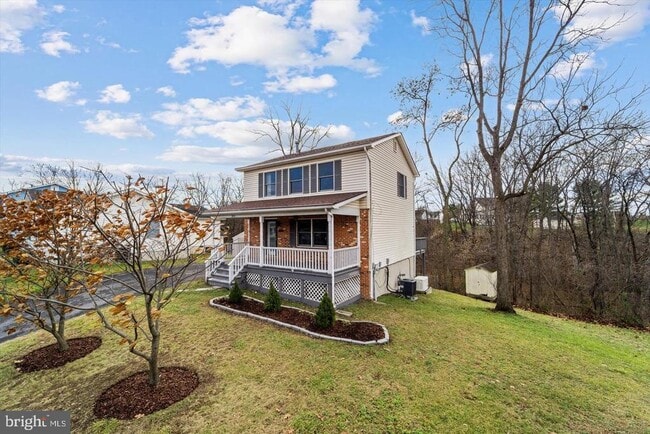 Building Photo - 311 Yale Dr