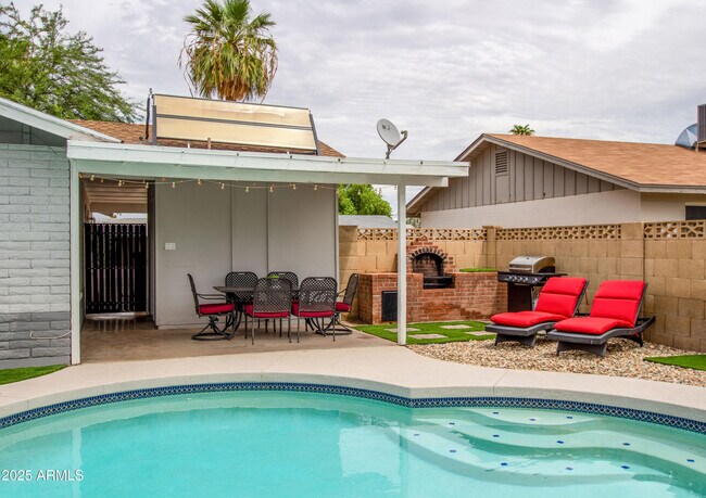 Building Photo - 1411 E Broadmor Dr