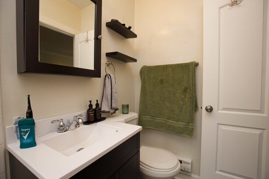 Building Photo - 2151 N Fremont St