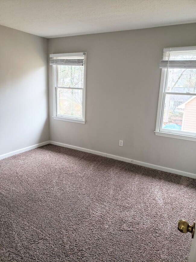 Building Photo - Beautiful 4BR Home In Established Neighborhood.