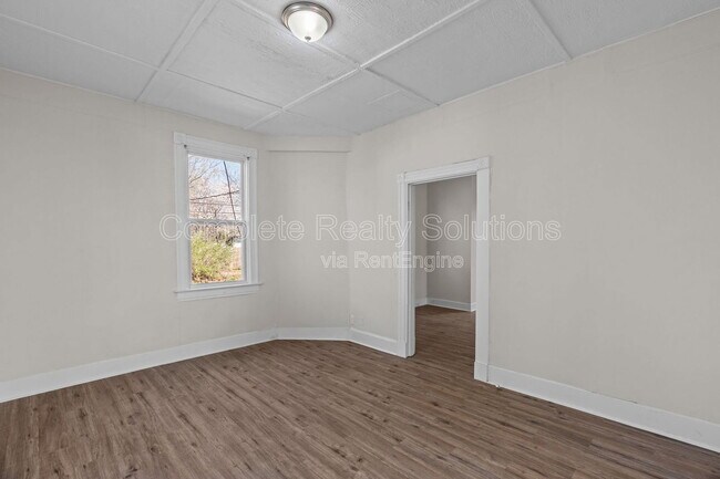 Building Photo - 6811 Etzel Ave