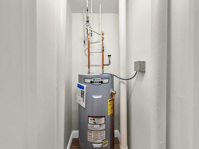 Building Photo - 10 Franklin Ave