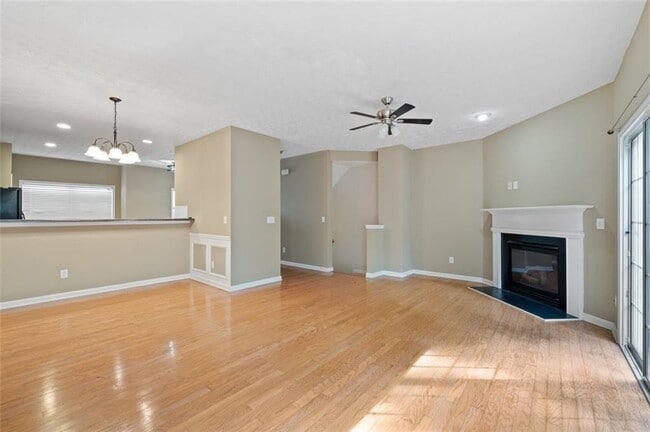 Building Photo - 532 Lantern Wood Dr