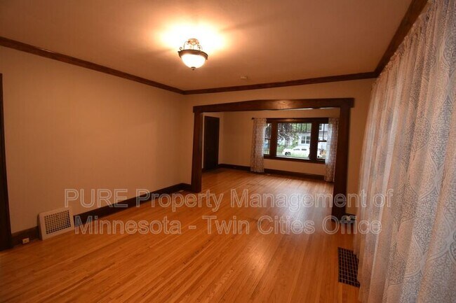 Building Photo - 2727 Queen Ave N