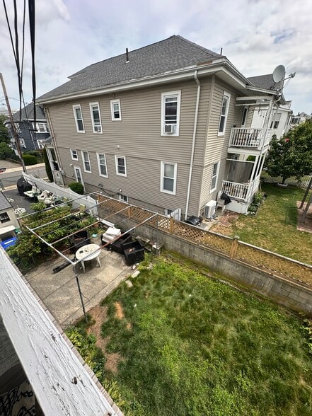 Primary Photo - 266 Market St