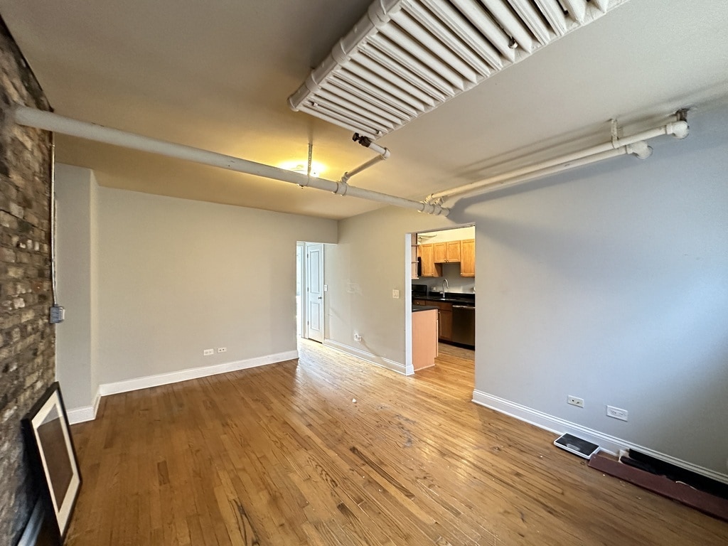 Building Photo - 728 W Addison St