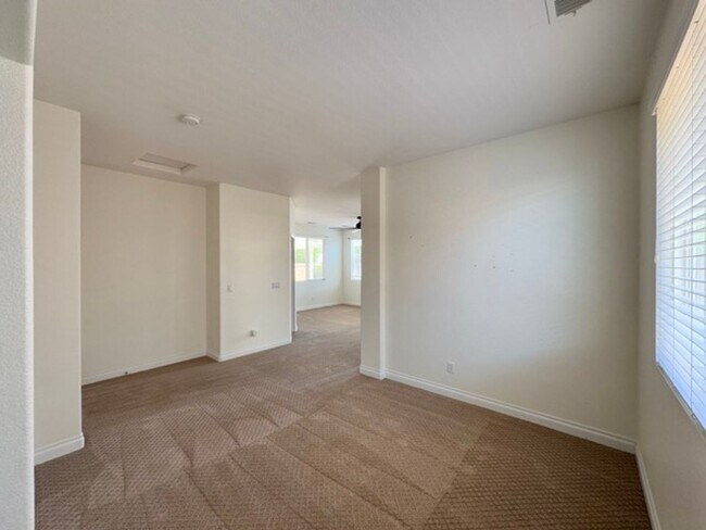 Building Photo - 4 Bedroom Menifee home available now for l...