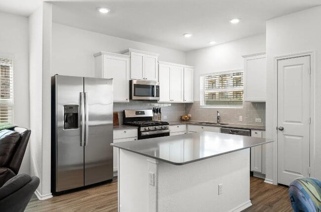 Building Photo - 104 Blue Blaze Trl