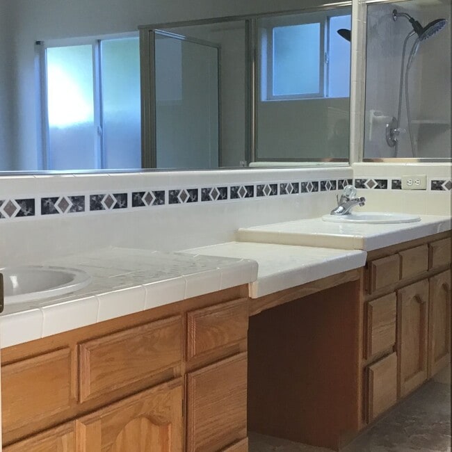 Building Photo - 4 Bedroom 2 Bath Home in Yuba City