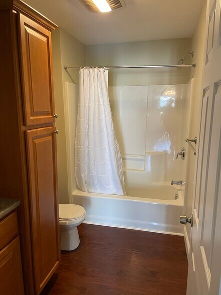 9x6 bathroom - 75 North Road