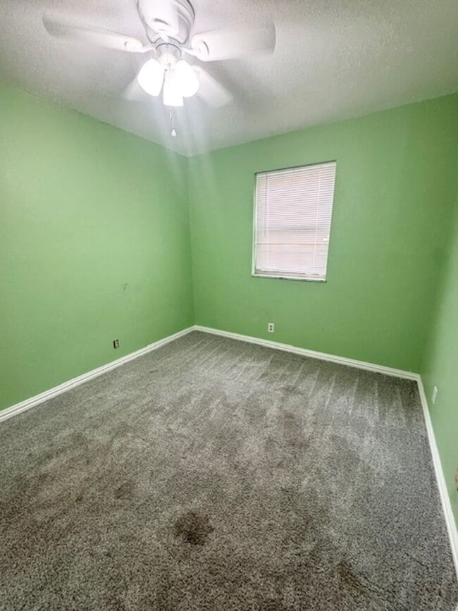 Building Photo - Cozy 3/1.5 Ready To Rent ASAP