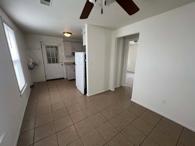 Building Photo - 62 E Main St