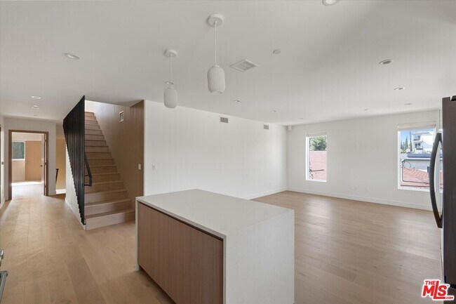 Building Photo - 15207 Morrison St