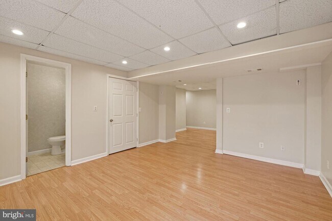 Building Photo - 321 Copperfield Ln