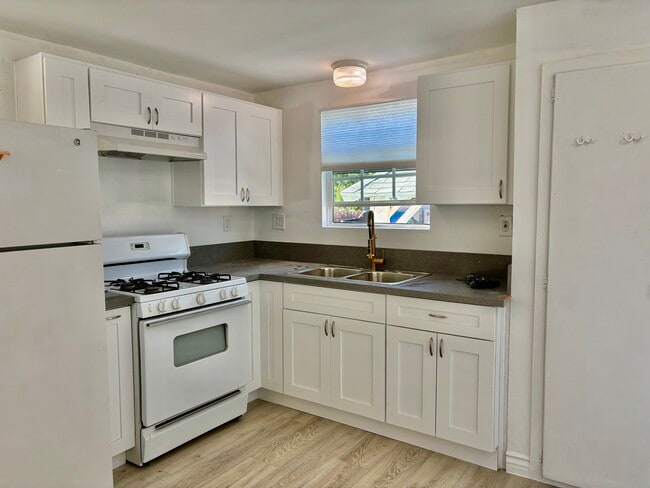 Building Photo - 3660 Roosevelt St