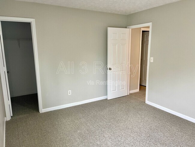 Building Photo - 225 Forrest Ln