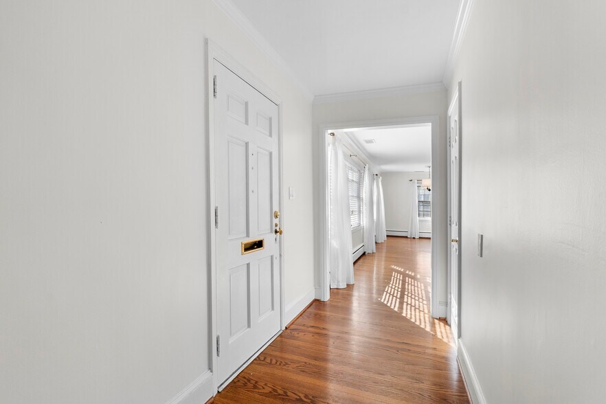 Building Photo - 221 W Avondale Dr