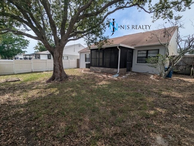 Building Photo - Just reduced!!  Large 2/2/1 with community...