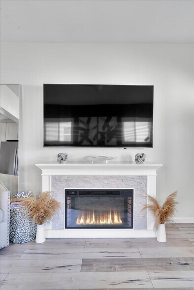 Building Photo - 1138 W 52nd St