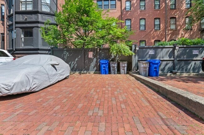 Building Photo - 342 Marlborough St